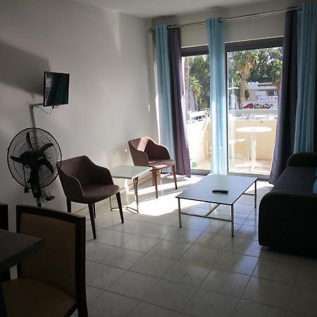 Lobelia Apartments Лимасол Екстериор снимка