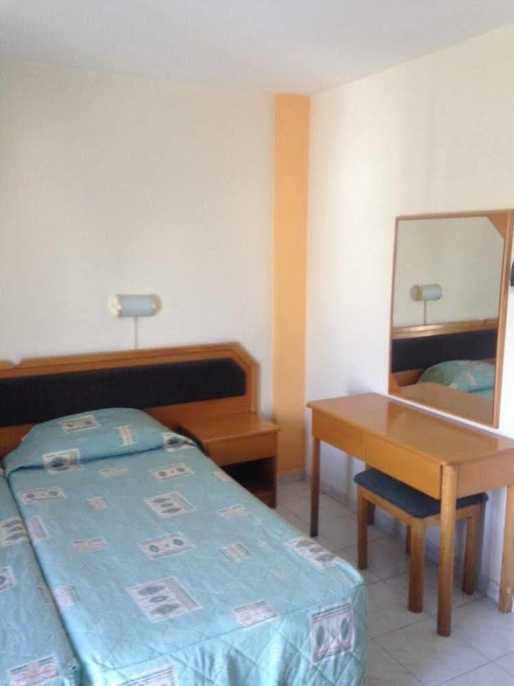 Lobelia Apartments Лимасол Екстериор снимка