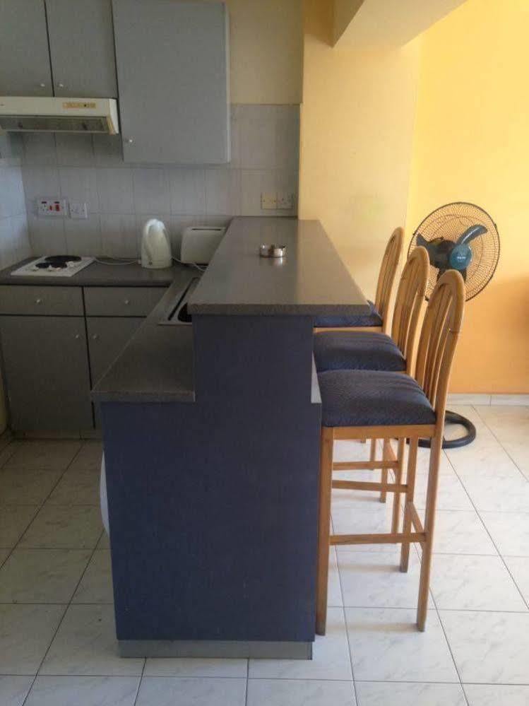 Lobelia Apartments Лимасол Екстериор снимка