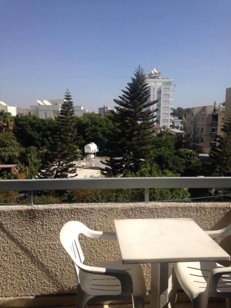 Lobelia Apartments Лимасол Екстериор снимка