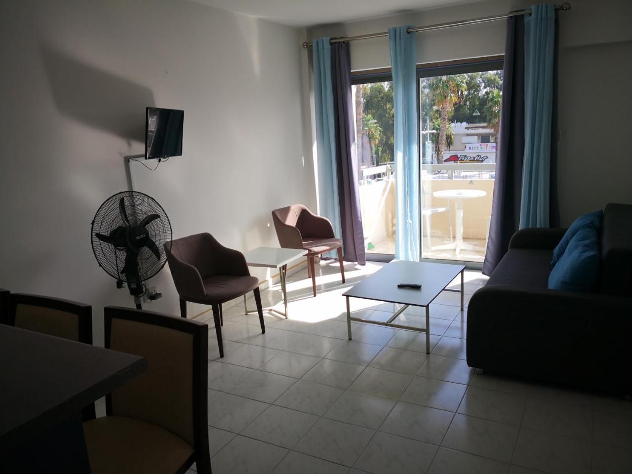 Lobelia Apartments Лимасол Екстериор снимка