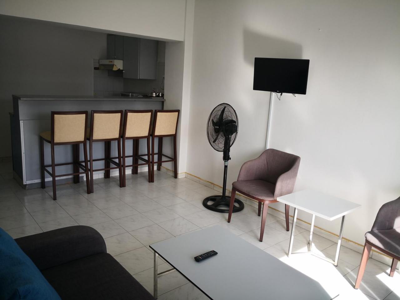 Lobelia Apartments Лимасол Екстериор снимка