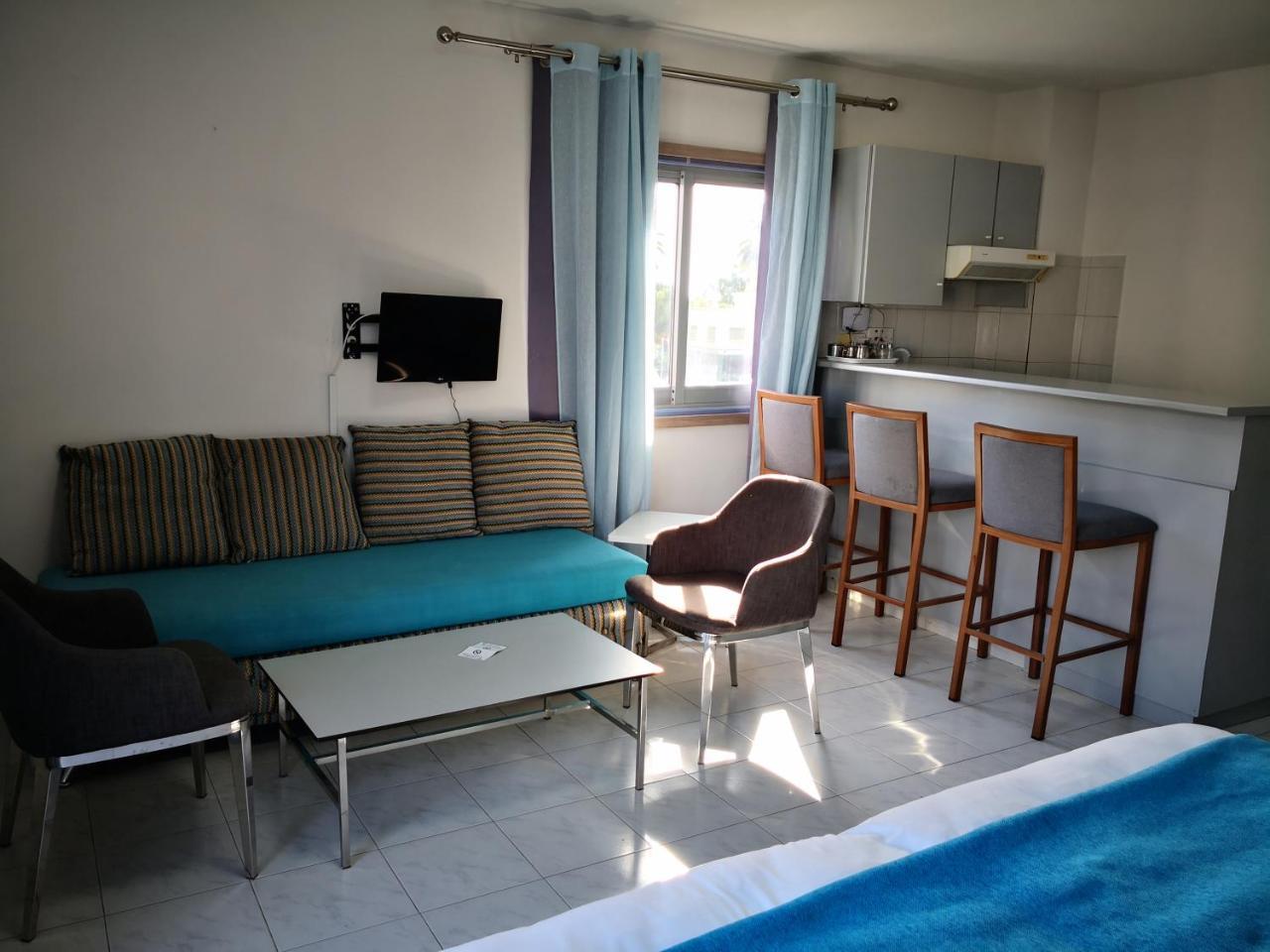 Lobelia Apartments Лимасол Екстериор снимка