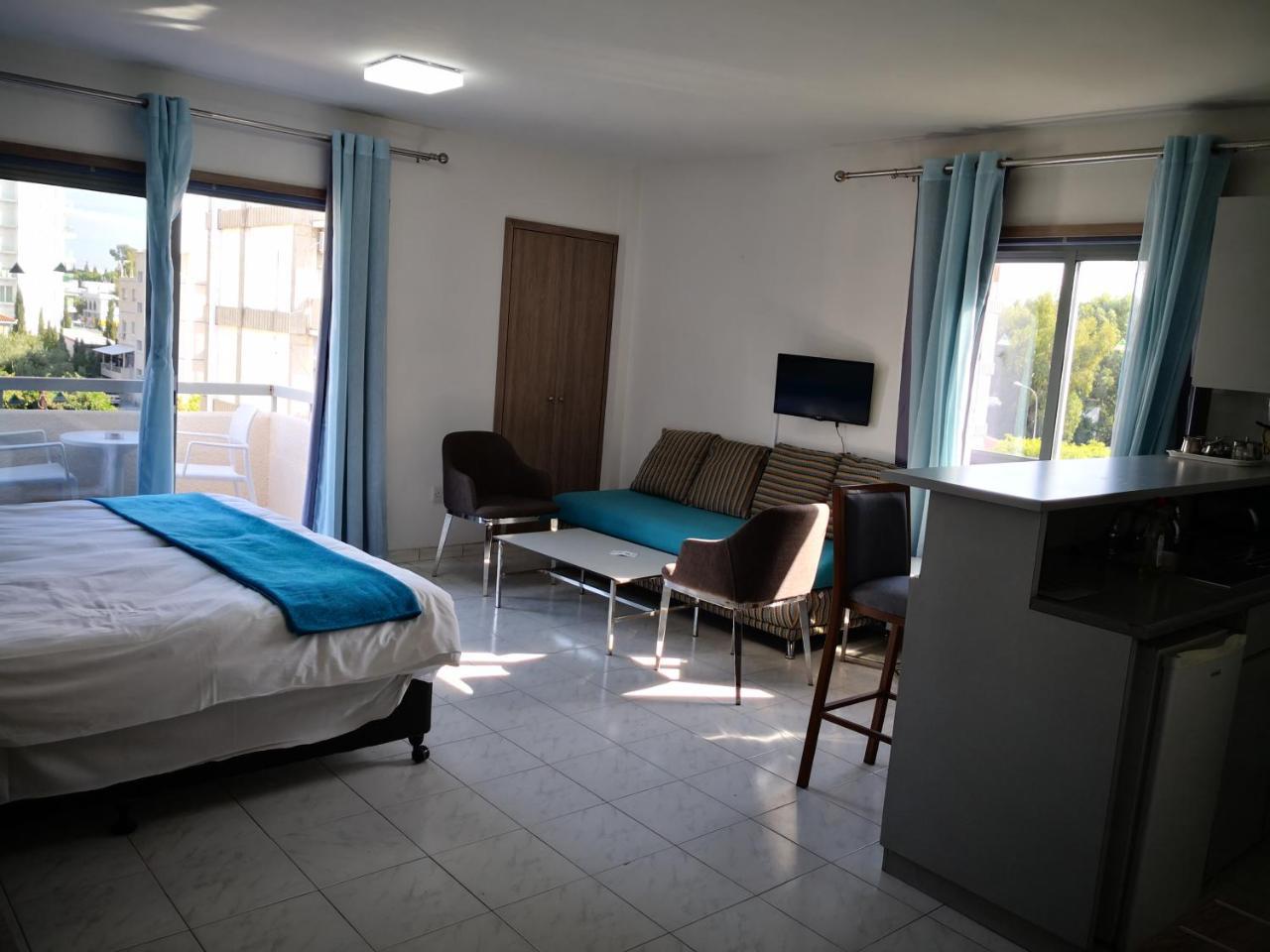 Lobelia Apartments Лимасол Екстериор снимка