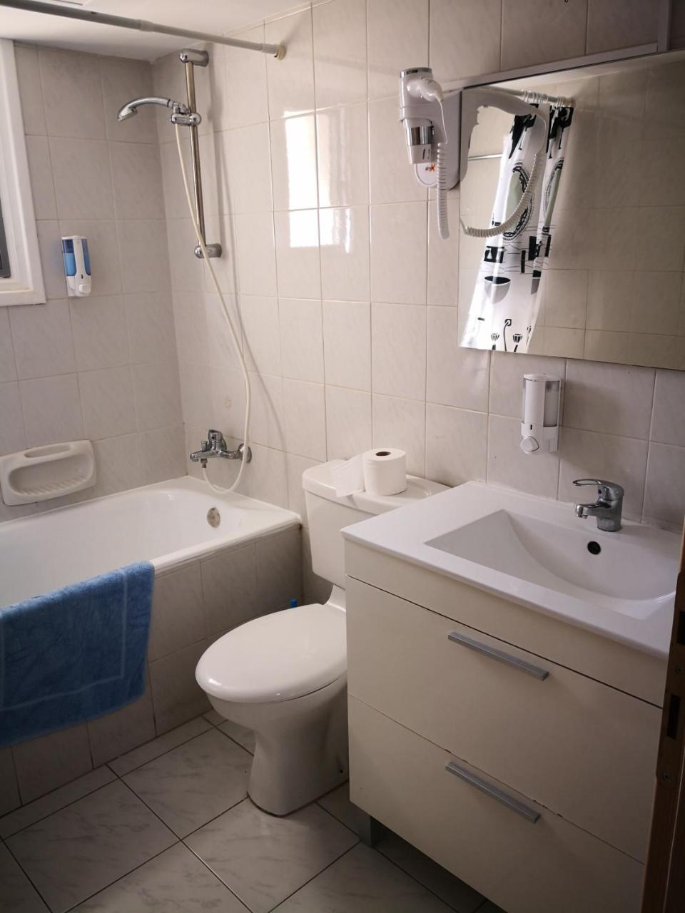 Lobelia Apartments Лимасол Екстериор снимка