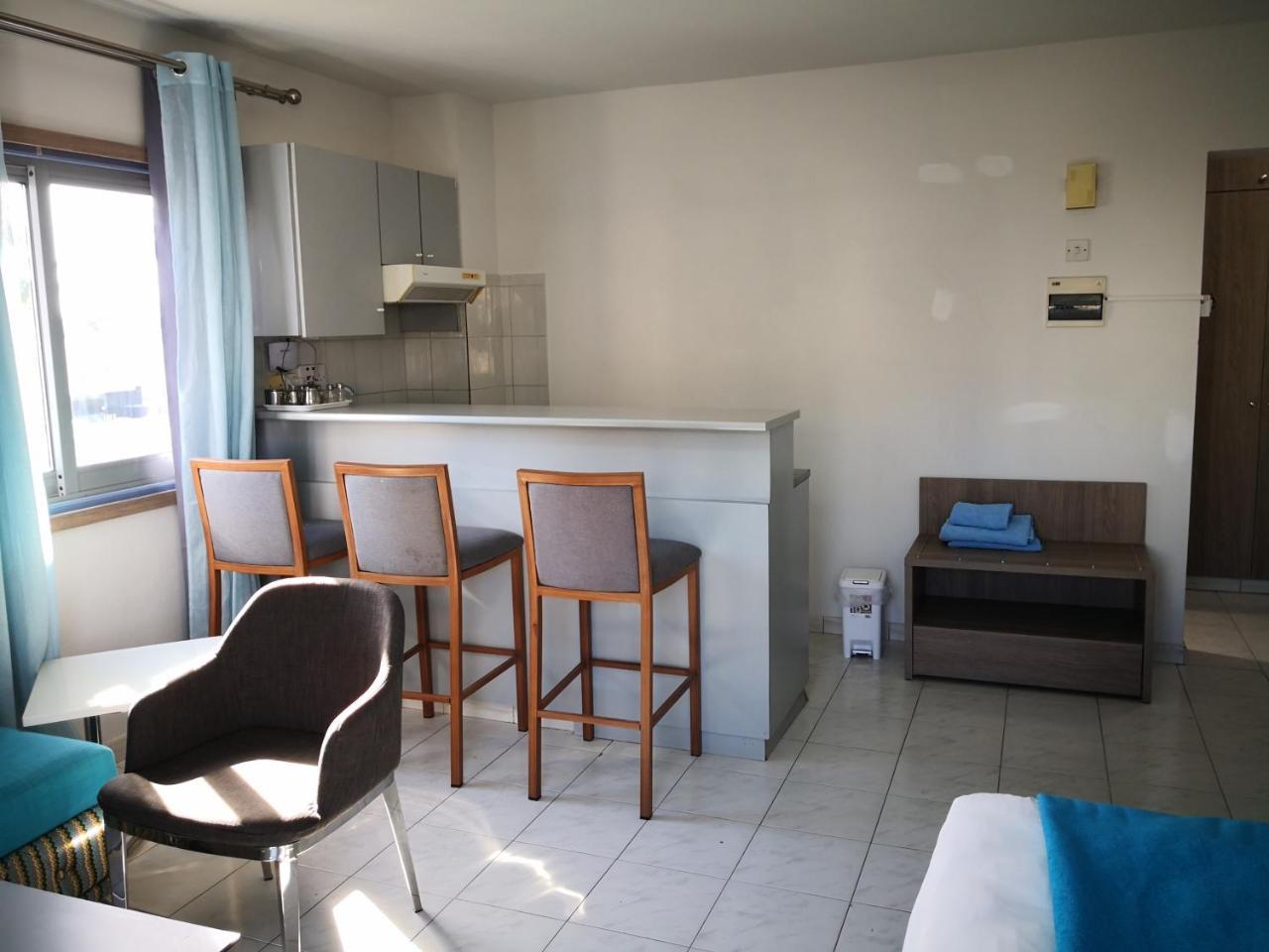 Lobelia Apartments Лимасол Екстериор снимка