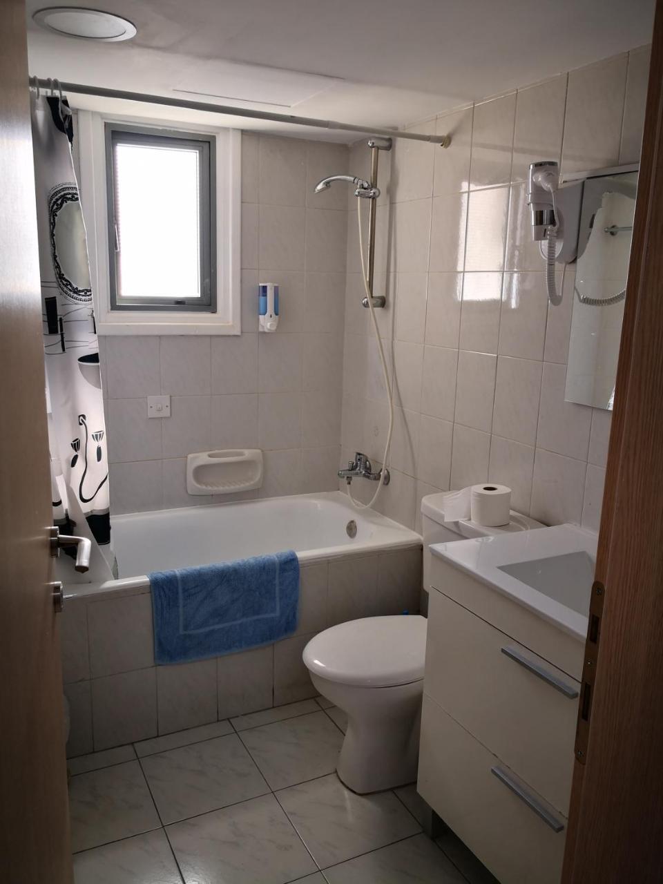 Lobelia Apartments Лимасол Екстериор снимка