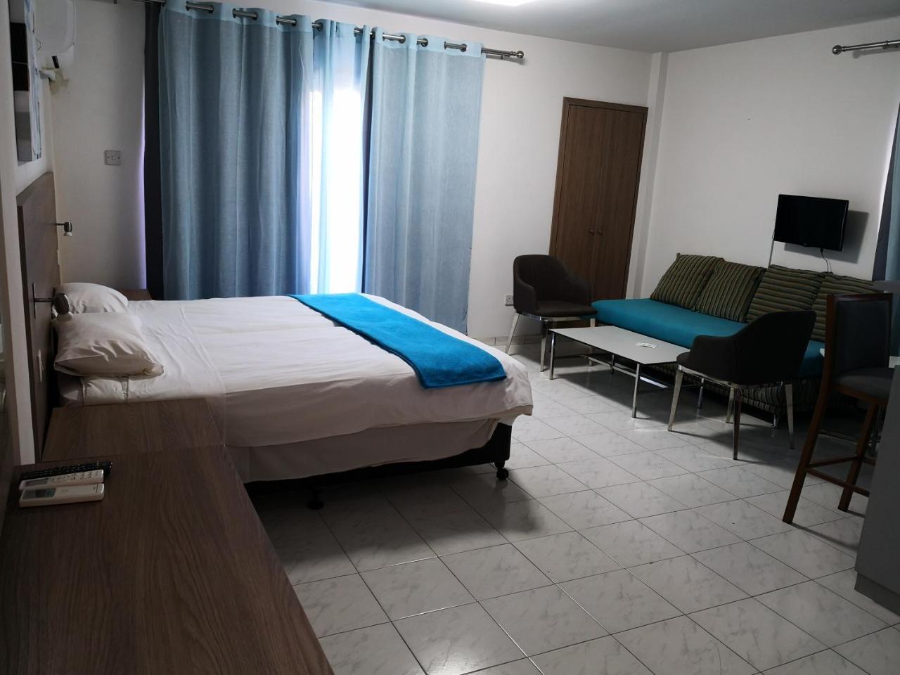 Lobelia Apartments Лимасол Екстериор снимка