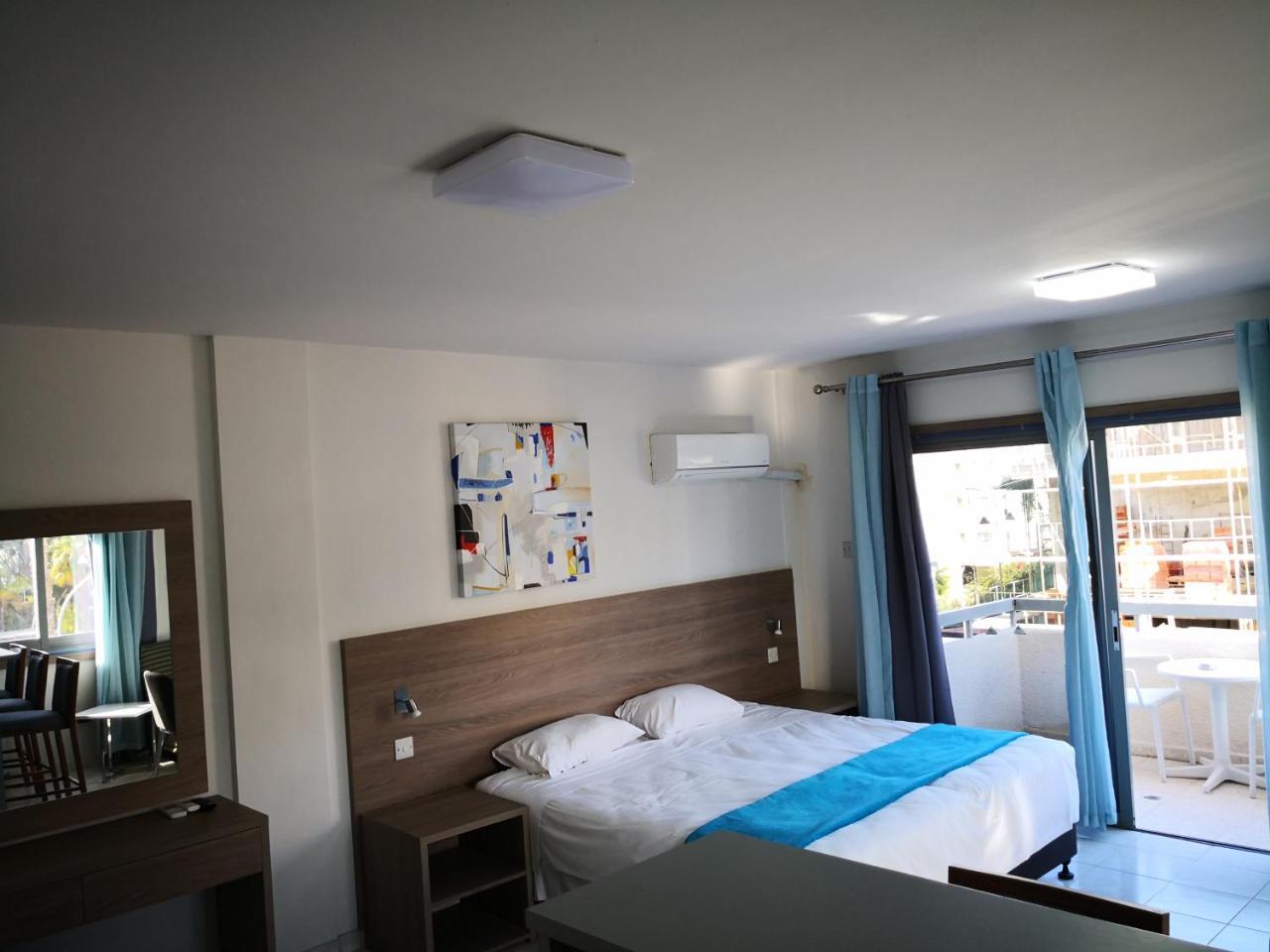 Lobelia Apartments Лимасол Екстериор снимка
