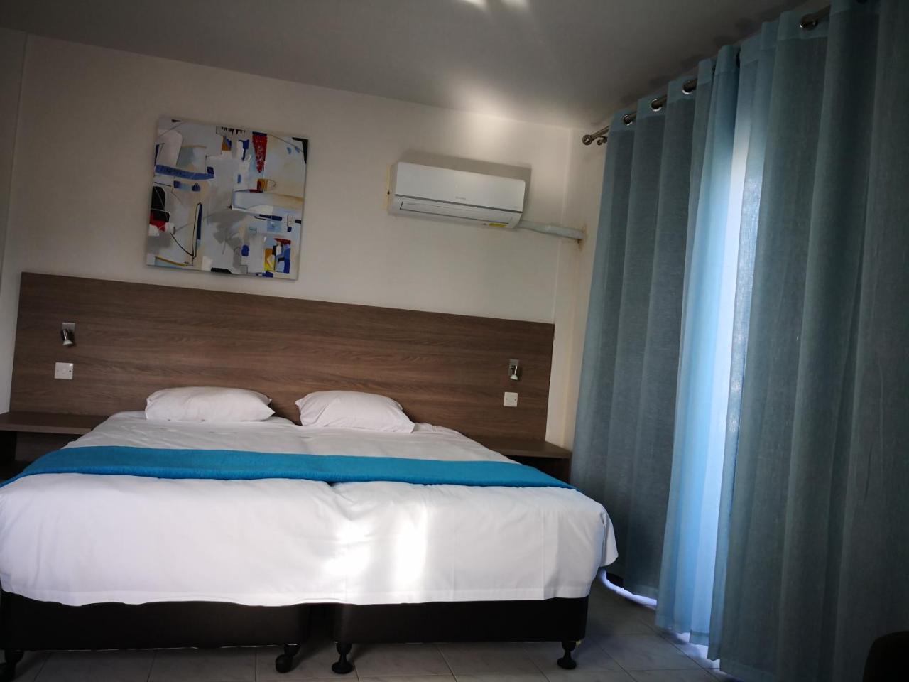 Lobelia Apartments Лимасол Екстериор снимка