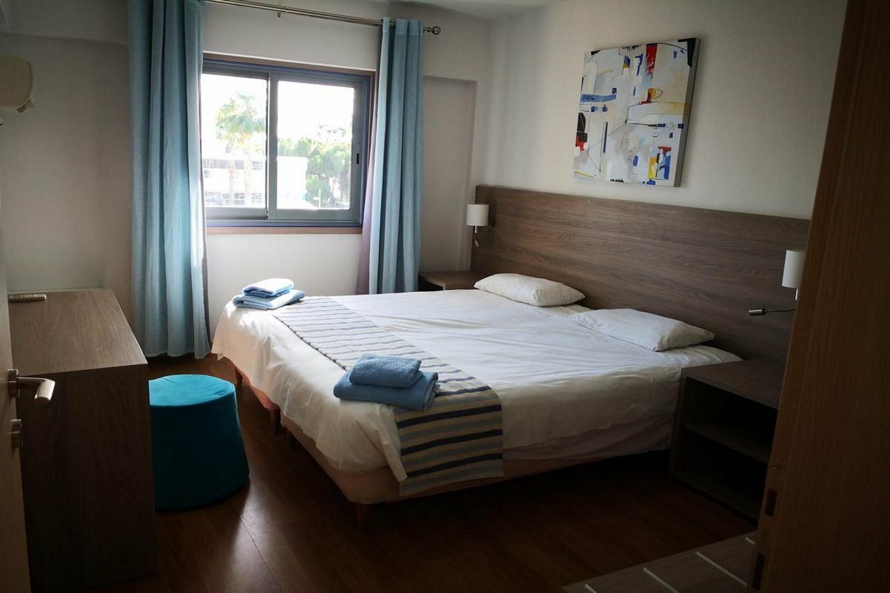Lobelia Apartments Лимасол Екстериор снимка